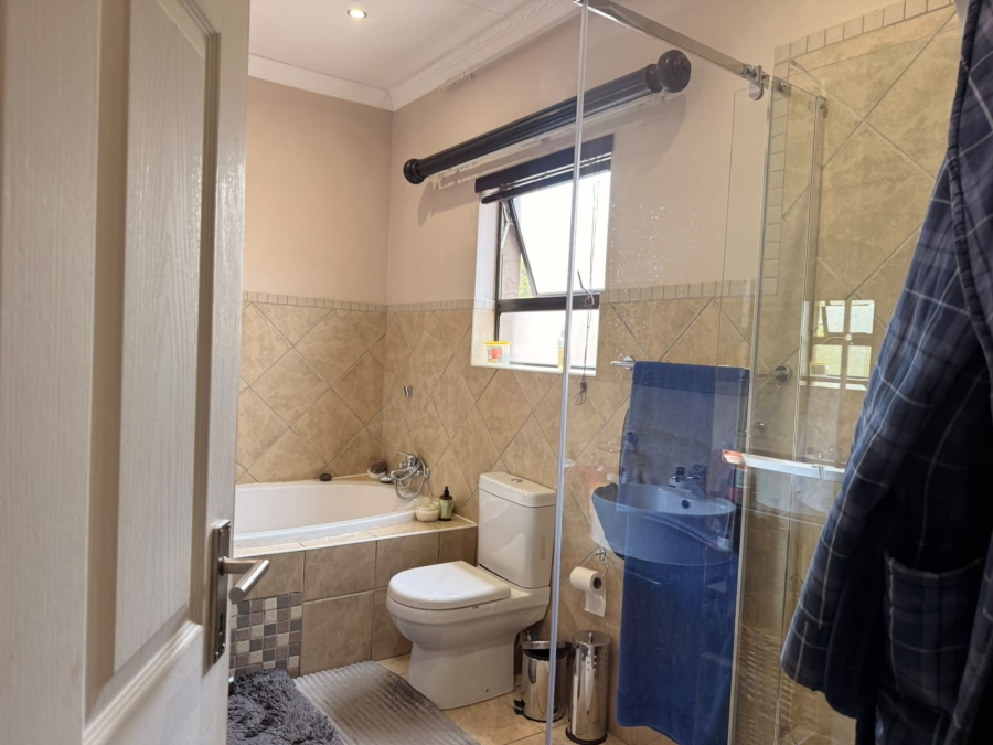 3 Bedroom Property for Sale in Safari Gardens North West